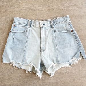 Abercrombie AF The Cutoff Short High Rise, light wash, size 10/30
